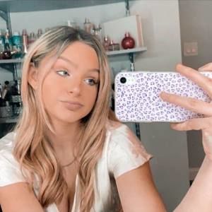 Meet your Posher, Ariana